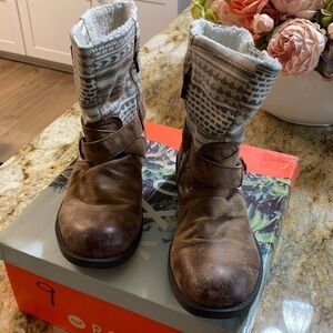 Roxy brown faux fur lined boots, size 9, good condition